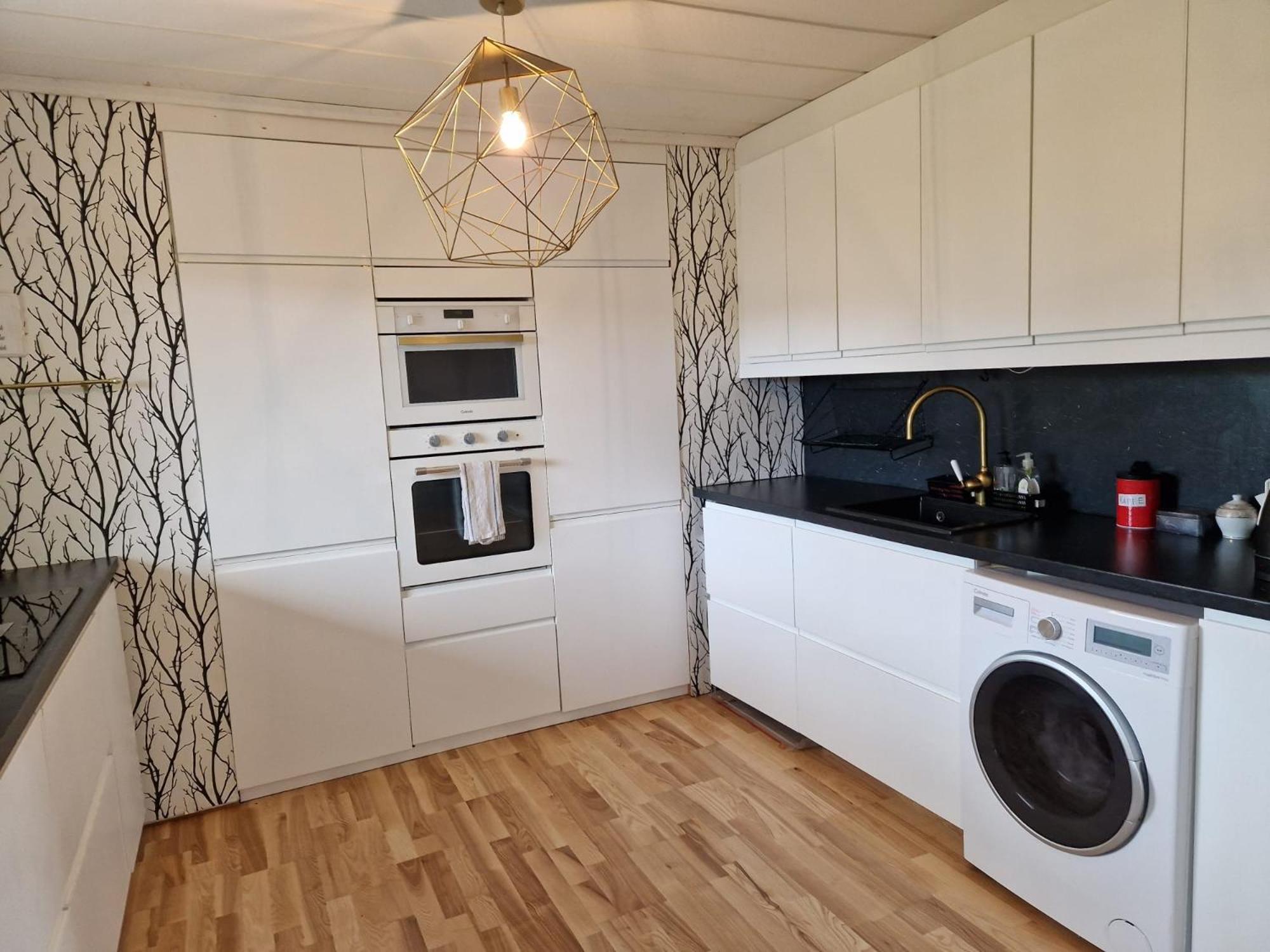 Villa Med Egen Parkering. Moejlighet Att Boka Fran 1 Och Upp Till 5 Personer. Όρεμπρο Εξωτερικό φωτογραφία
