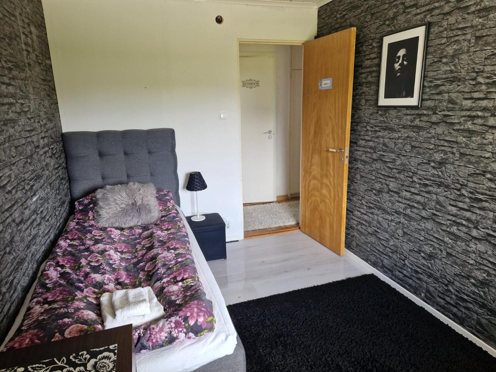 Villa Med Egen Parkering. Moejlighet Att Boka Fran 1 Och Upp Till 5 Personer. Όρεμπρο Εξωτερικό φωτογραφία